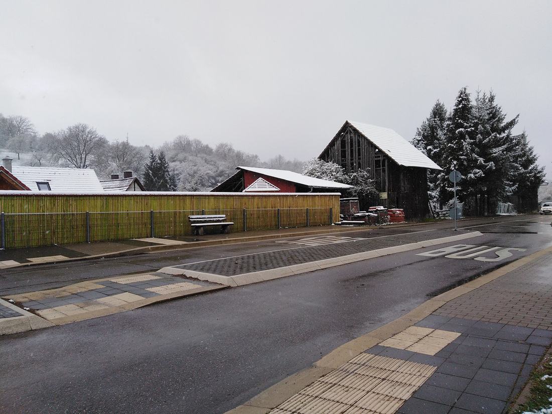 Bushaltestelle im Winter